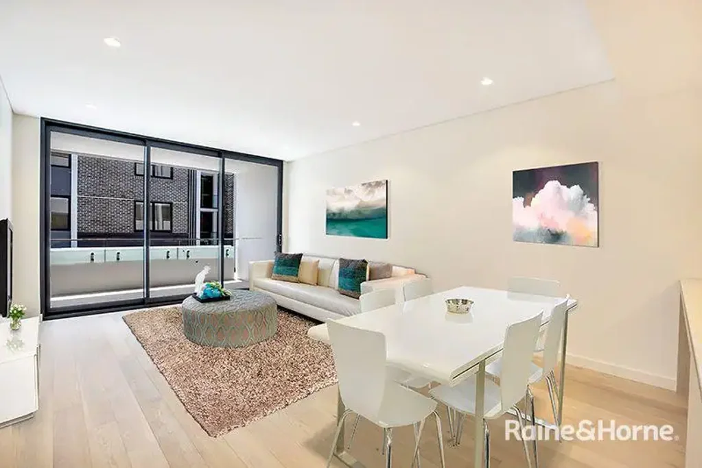 Luxurious Stylish Apartment With Study & Parking