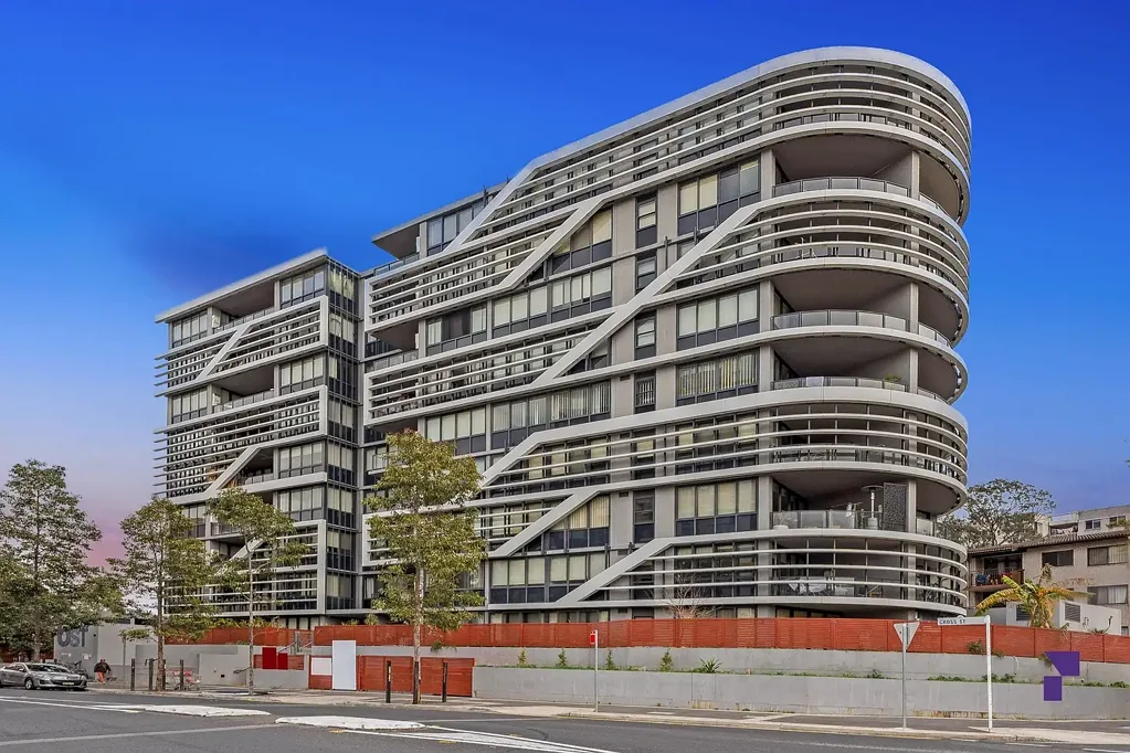 Bankstown 2ਬੈੱਡਰੂਮ Modern sun-filled apartment, just minutes walk to local amenities