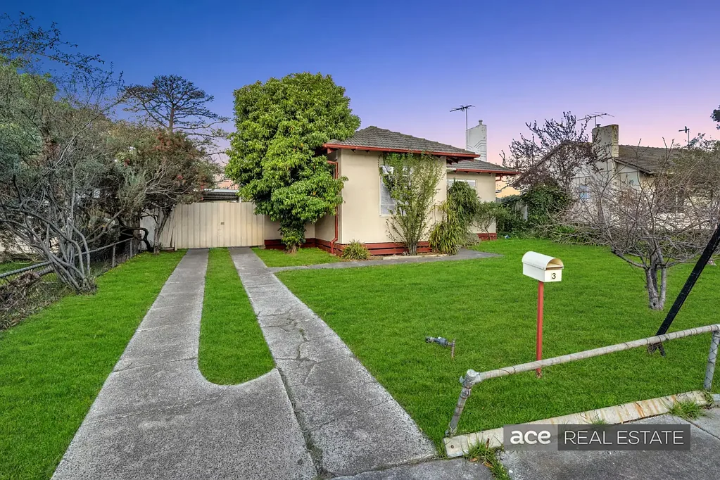 Laverton 3房 675平米显要地块 步行距火车站 功能厨房储物足 低维护庭院 车棚车库齐全 Endless Possibilities in a Prime Laverton Location