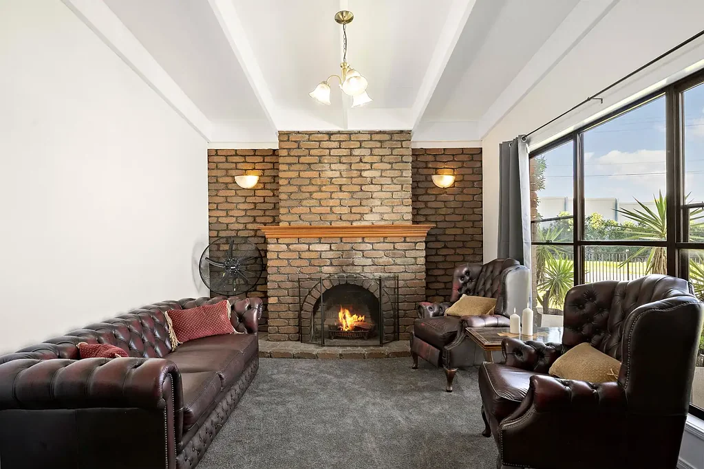 Underwood 4Phòng ngủ Spacious Family Living with Multiple Ensuites on an Expansive 811sqm Block!