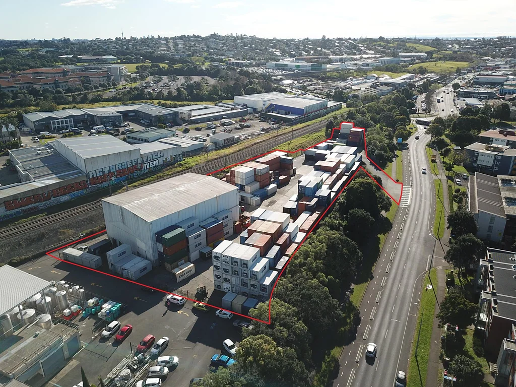 Point England Large industrial yard available