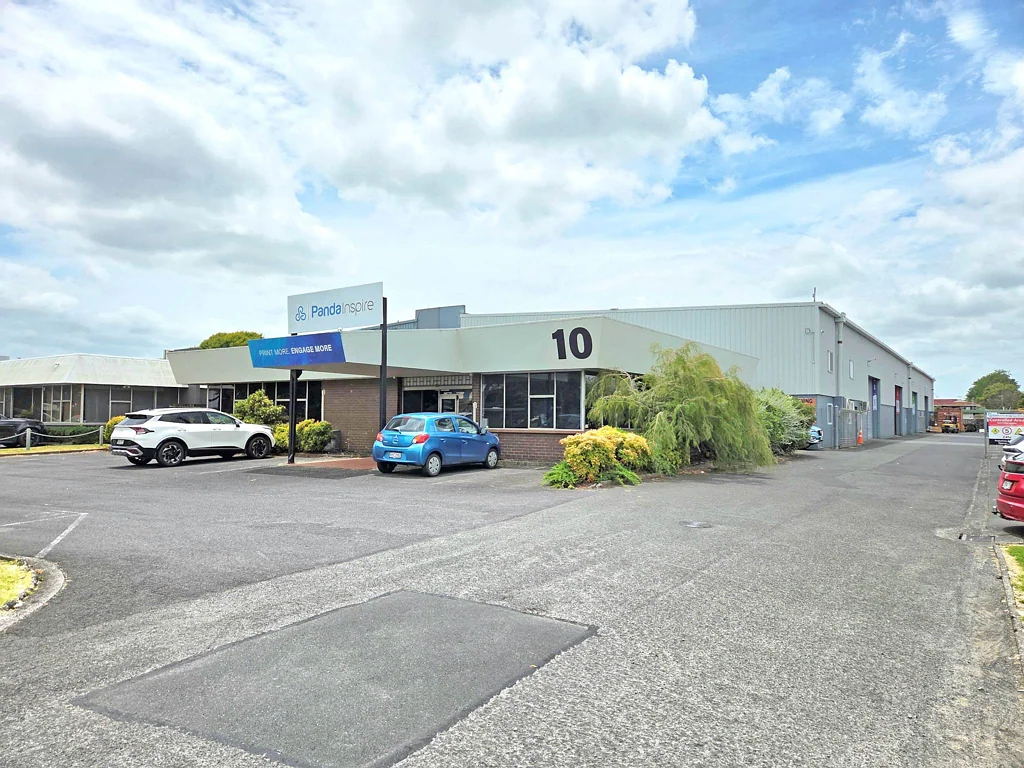 Manukau ROADFRONT WAREHOUSE ON LAMBIE DRIVE
