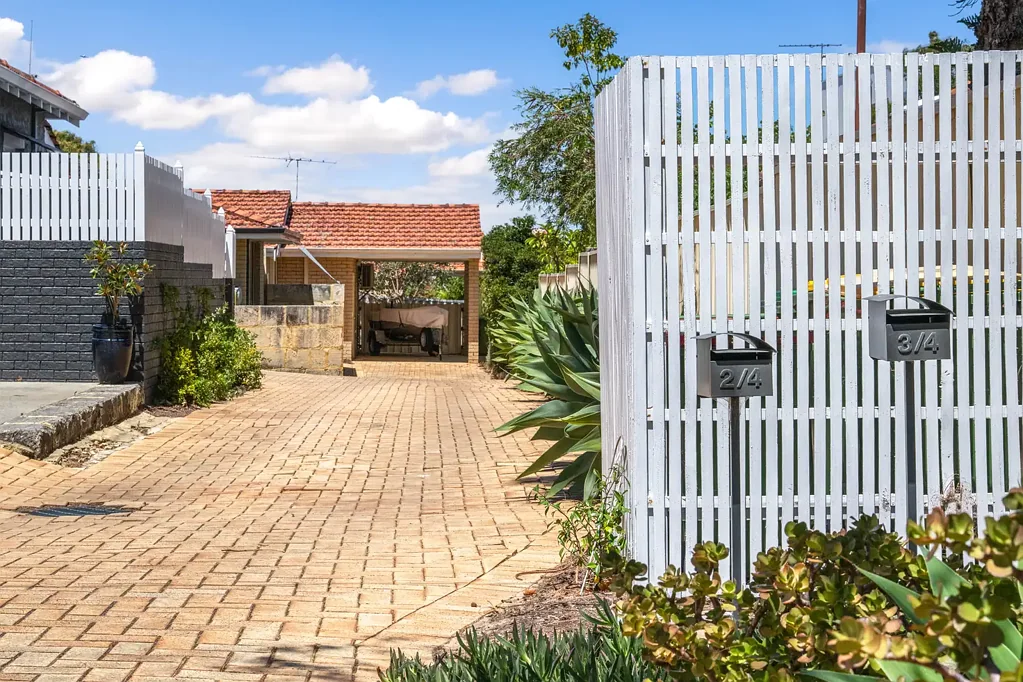 3/4 Wrexham Street, Bicton, WA 6157