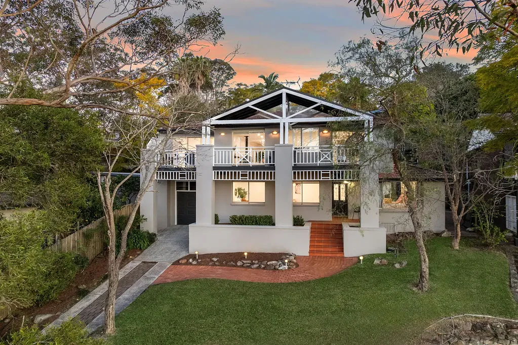Hornsby Heights 5房 享有丛林景观的精美家庭住宅 Stunning family home with bush outlooks
