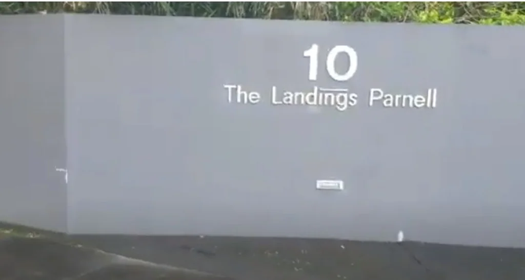 PARNELL  Ronayne Street The Landings one bedroom part furnished apt has pool, gym and sauna