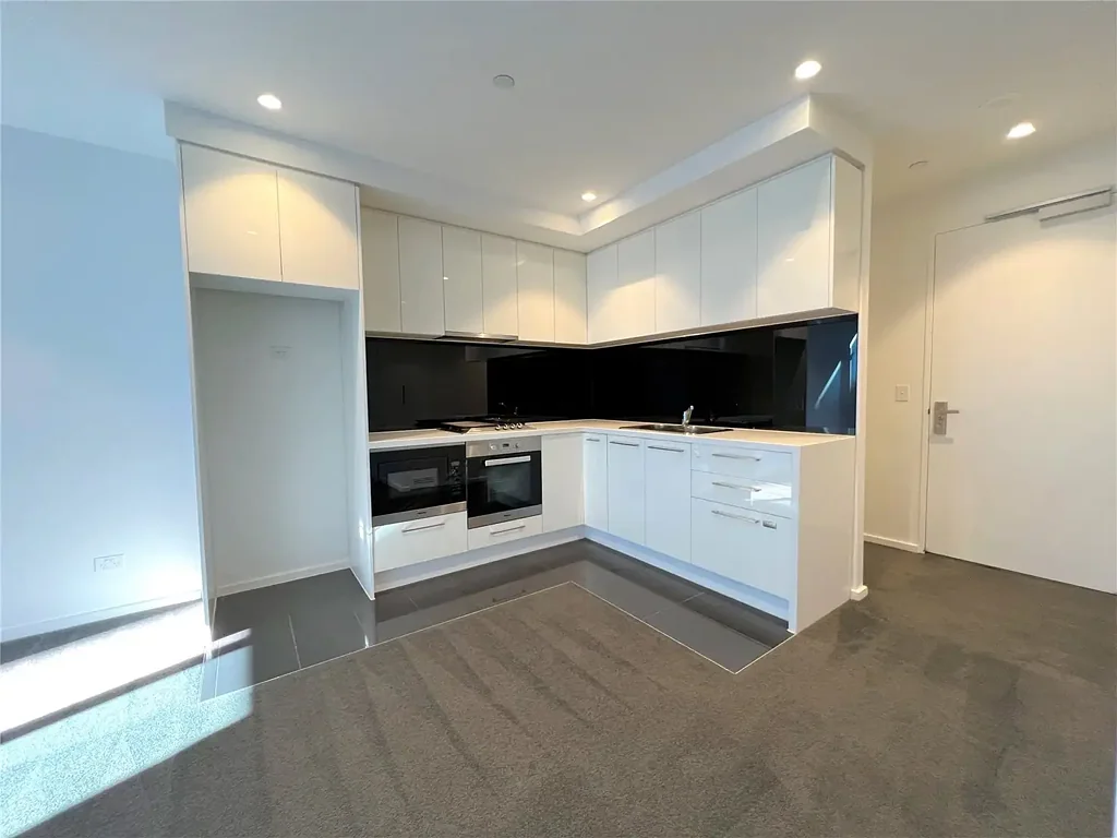Spacious 2 Bedroom 2 Bathroom Apartment with 1 Secure Car Park at Level 19!