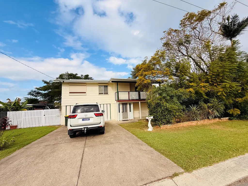 Furnished Coastal Living - Less Than 1km to the Beach