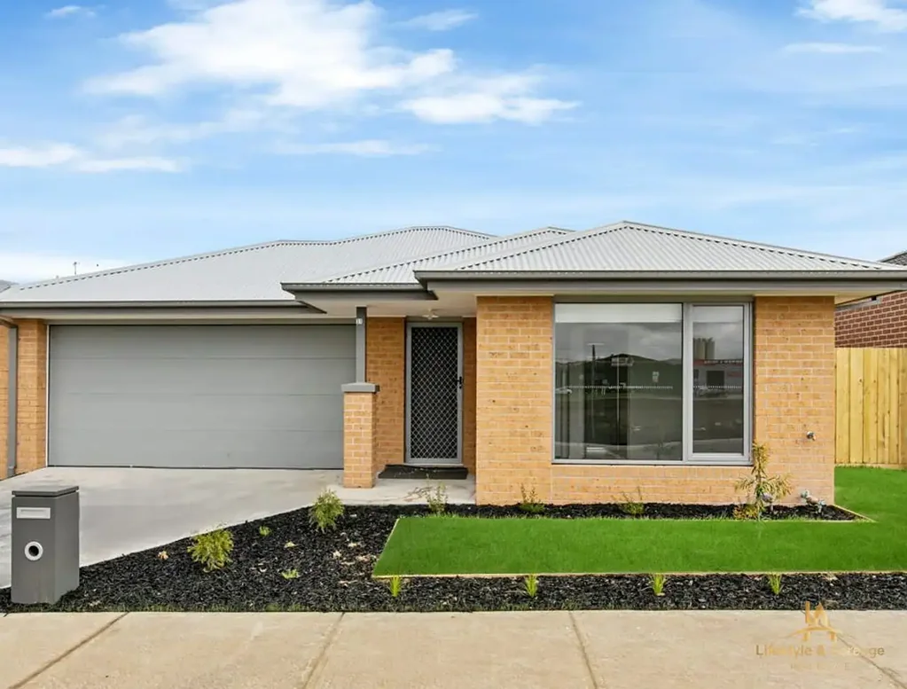 Pakenham 4房 Pakenham 优越地段的优质家庭生活 "Quality Family Living in a Prime Pakenham Location "