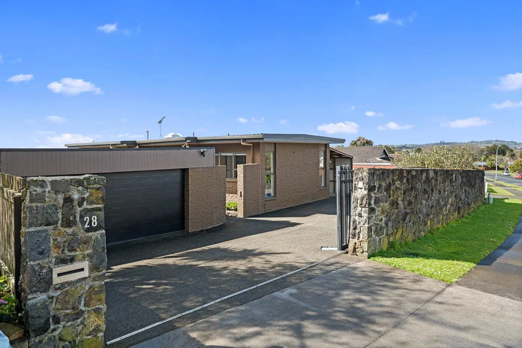 28 Luton Avenue, Sunnyhills, Manukau City, Auckland