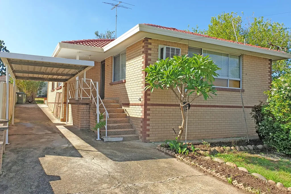 Spacious 3BR/1bath Brick Home, walk to Blacktown High Schools, train & CBD.