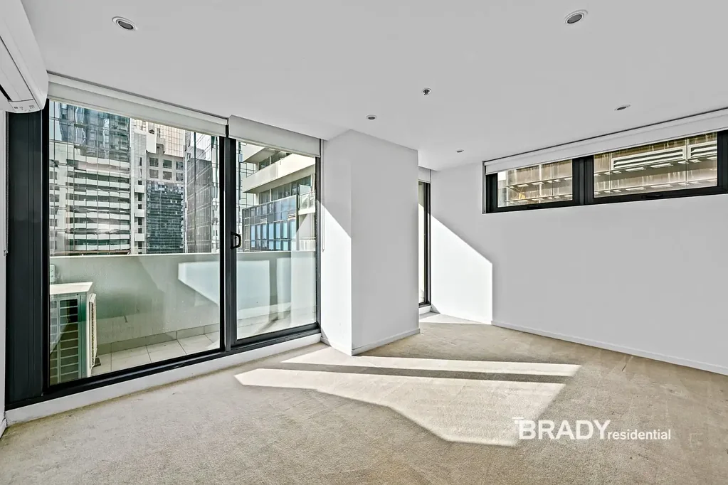 LOVELY TWO BEDROOM APARTMENT AT MELBOURNE SKY!