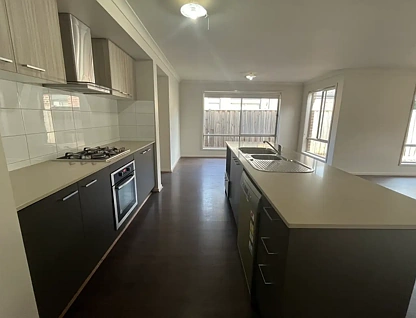 32 Embleton Chase, Weir Views, North West Melbourne, 3 ਕਮਰੇ, 2 ਬਾਥਰੂਮ, House