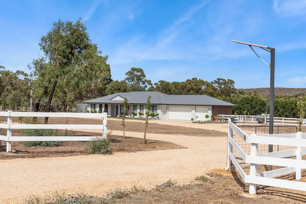 Heathcote 4 Bedroom COUNTRY LIVING DOWN A QUIET LANE