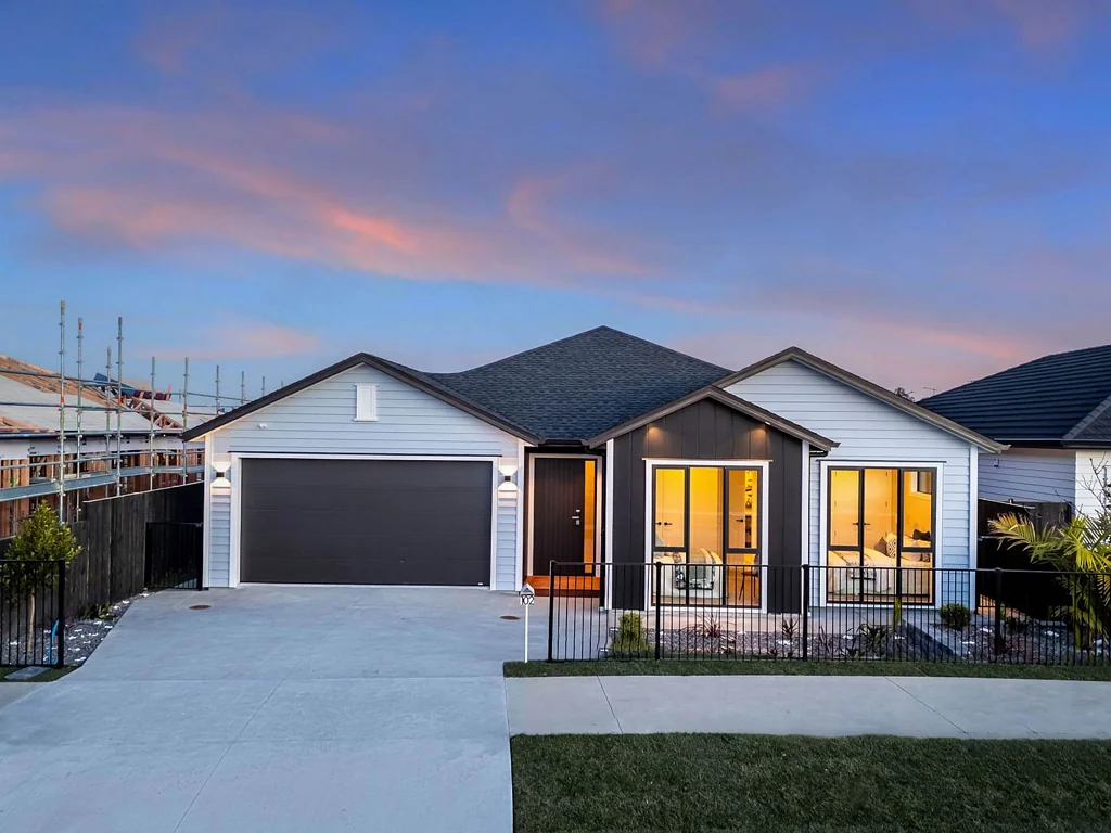 Milldale 5Moenga Family Oasis with Granny Potential!