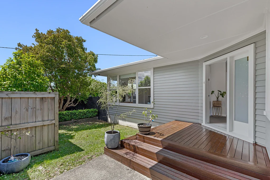 27 Norcross Avenue, Henderson, Waitakere City, Auckland