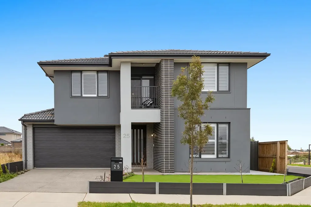 Fraser Rise 5બેડરૂમ Expansive Family Living Featuring Two Master Suites!