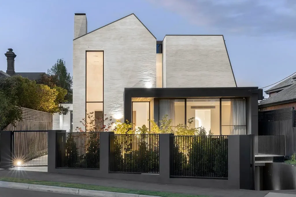 Hawthorn 5房 Herbert Howes设计 精选Krause砖石 15米恒温泳池 SPA 健身中心 影院酒吧 太阳能电池 电梯服务 所有车位 ‘Loch Garman’