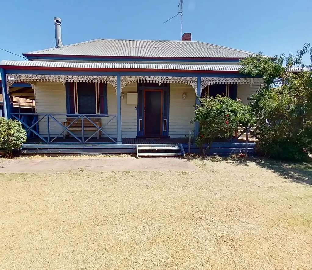 Furnished Studio Room Available -Utilities Included