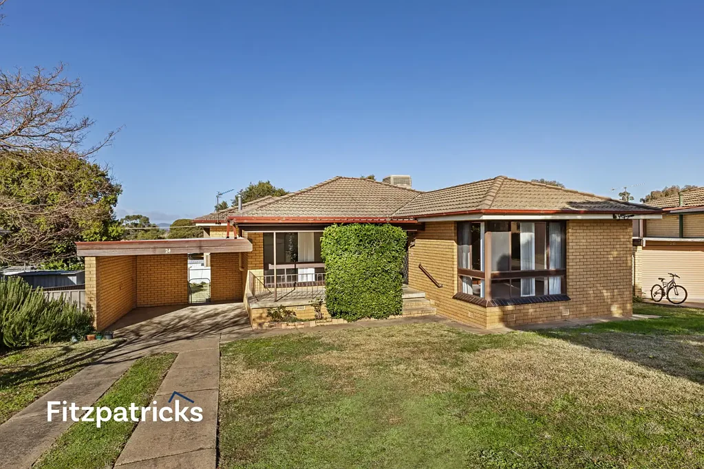 24 Fairbairn Crescent, Kooringal, NSW 2650
