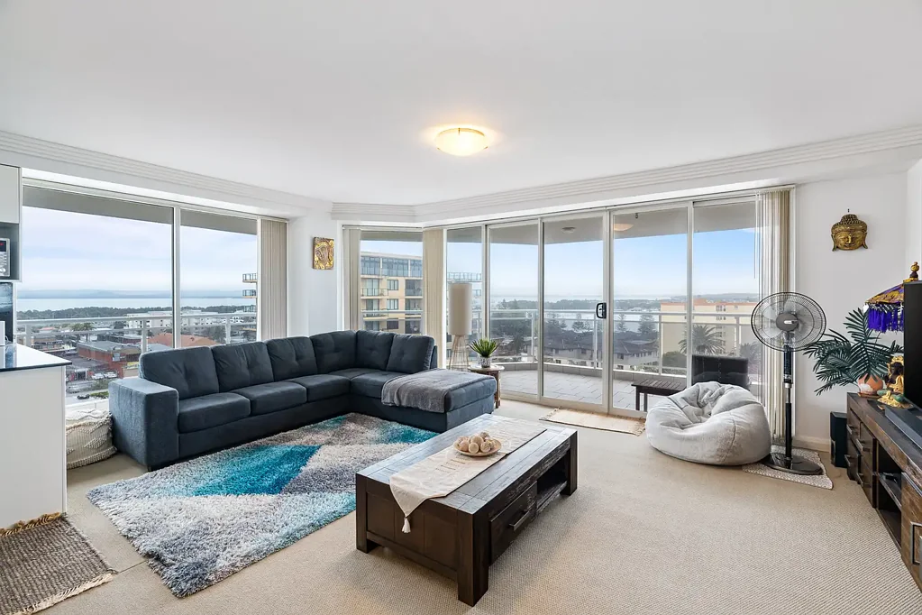 6th Floor Apartment With Ocean And Lake Views