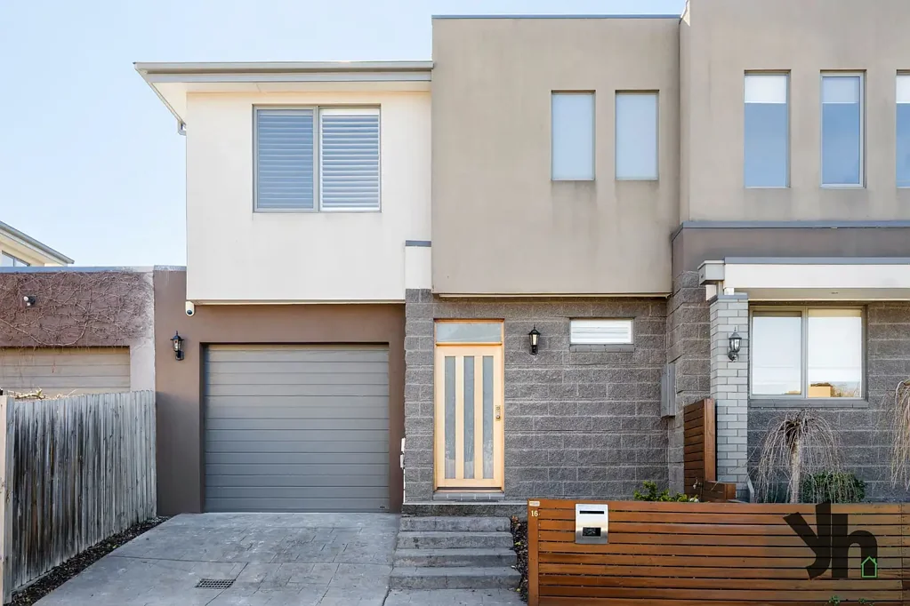Dual Living Zones, Designer Style & A-Grade Location