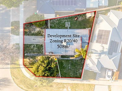 Cloverdale 3房  CHARACTER HOME - DEVELOPMENT SITE