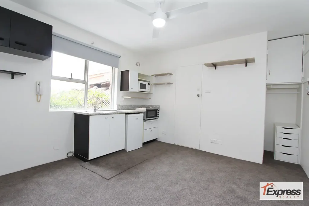 BEACHSIDE STUDIO APARTMENT IN THE HEART OF BONDI BEACH
