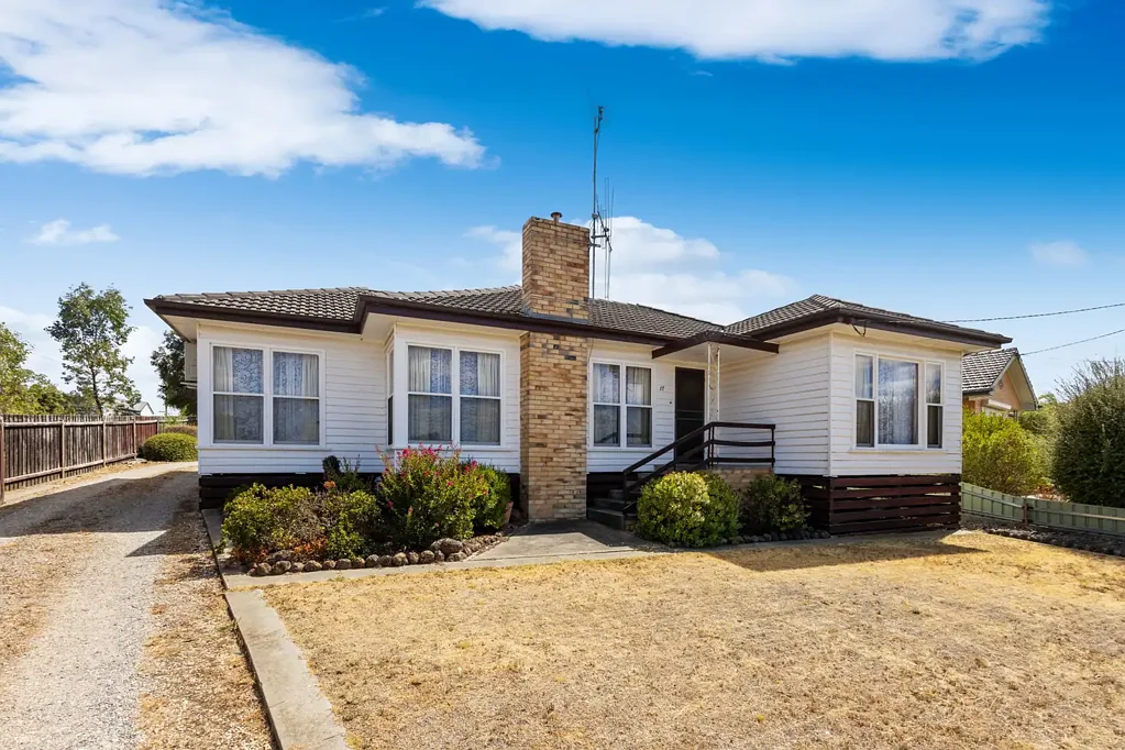 17 McGowan Street, California Gully, VIC 3556