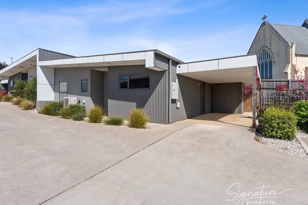 Deloraine 2બેડરૂમ Light‑Filled Home with Raked Ceilings and Private Courtyard