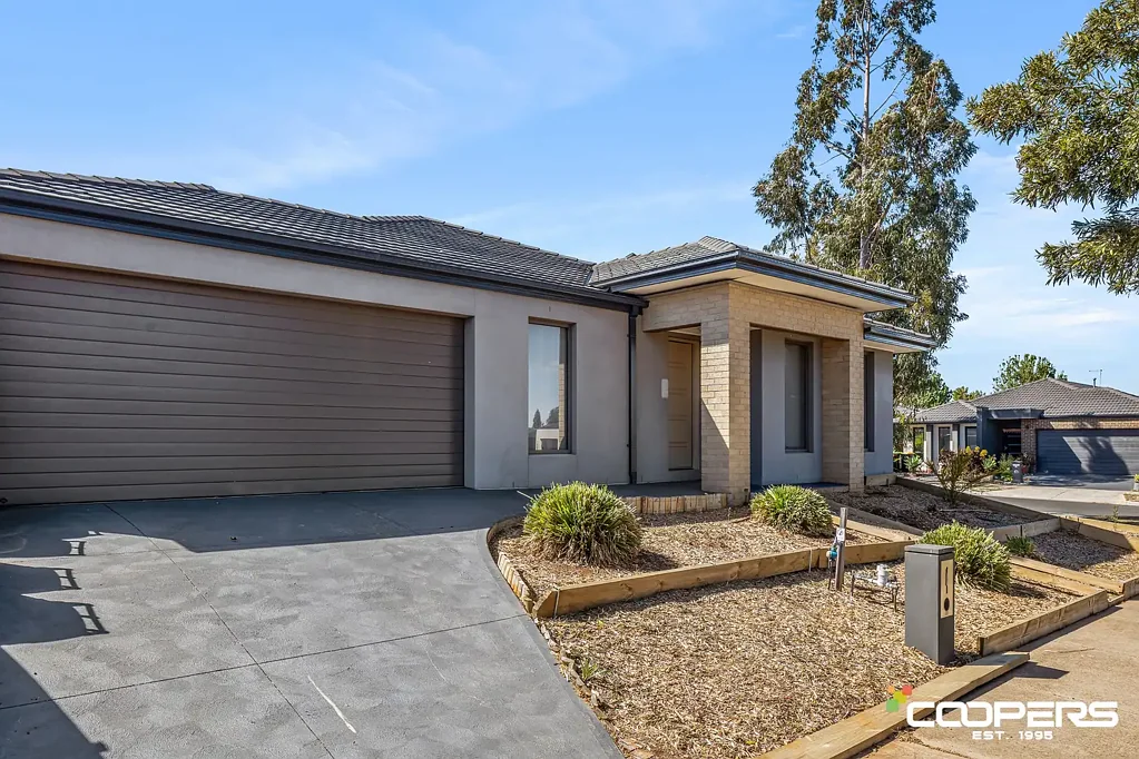 2 Jade Crescent, Cobblebank, VIC 3338