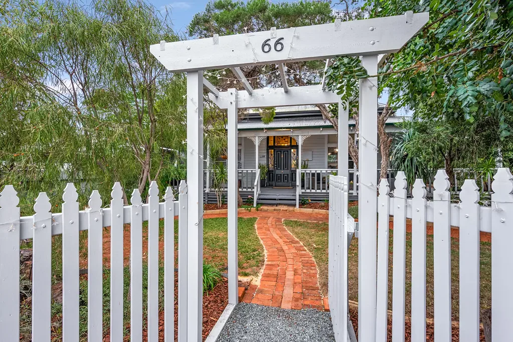 Lamington 4Zimmer The Lady Of Lewis Street  - Offers From $1,200,000