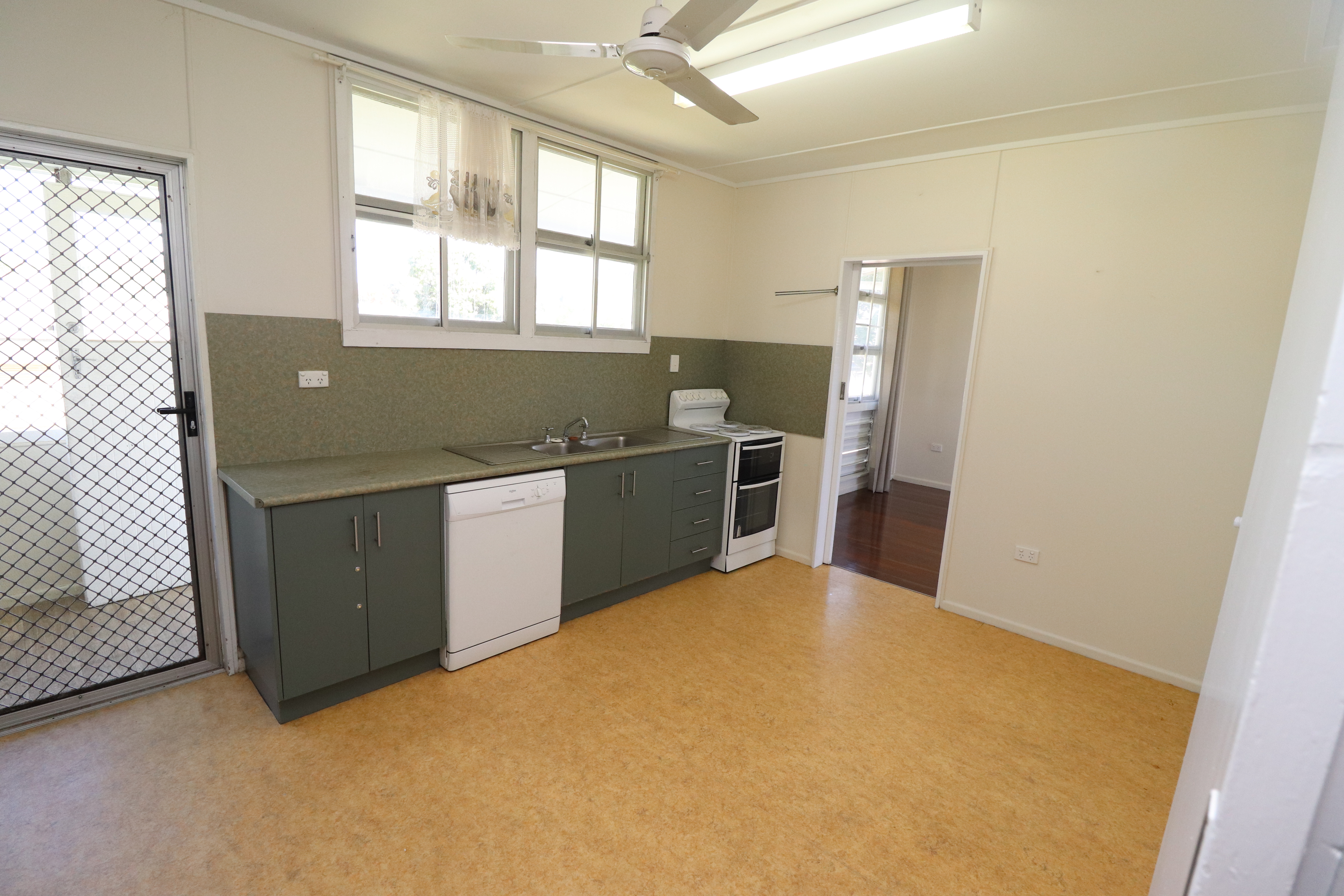 27 LAWSON ST, AYR QLD 4807, 0 غرف, 0 حمامات, House