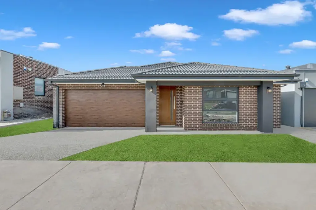 Modern Luxury Living in the Heart of Mickleham !!!