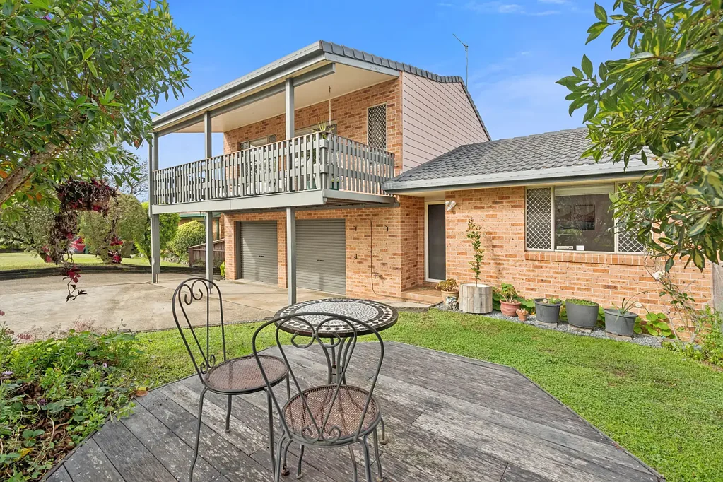 Coffs Harbour 3房  Hinterland Views in Popular Neighbourhood!