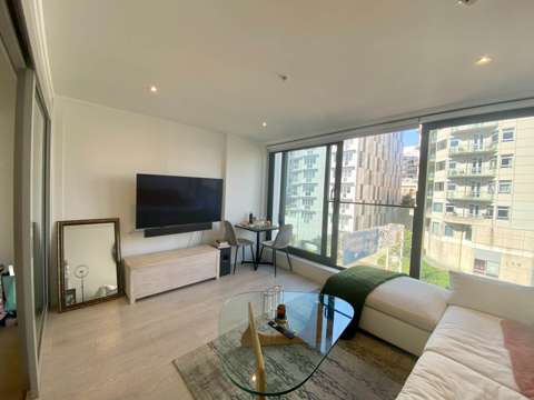 Access to AMAZING VIEWS in the CBD!