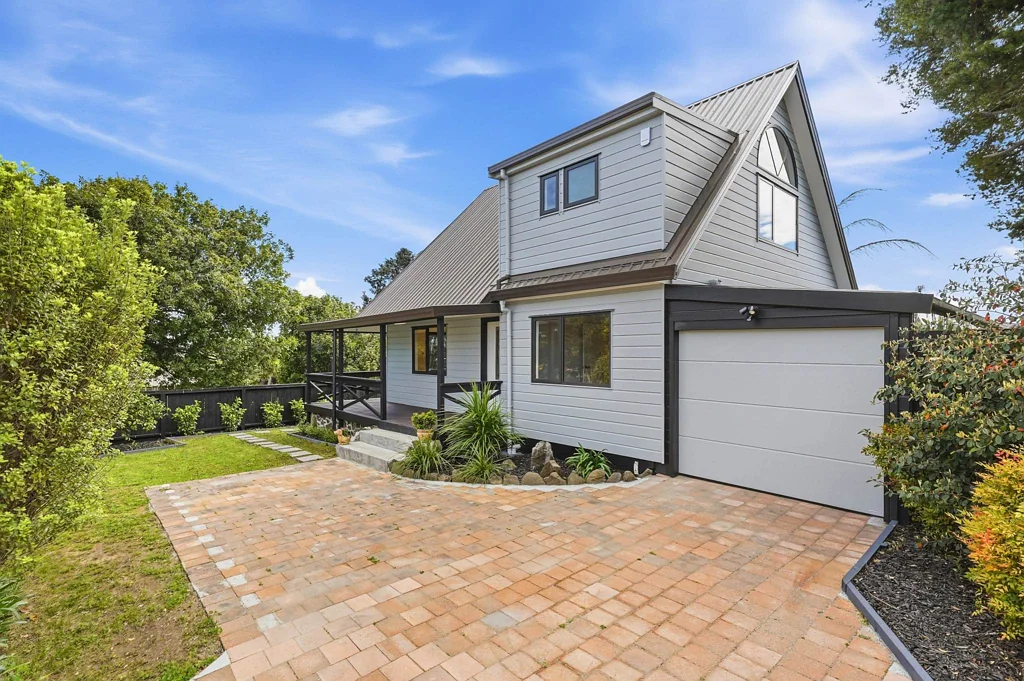 Henderson 4房  Beautifully Renovated Right Beside Harvest Park