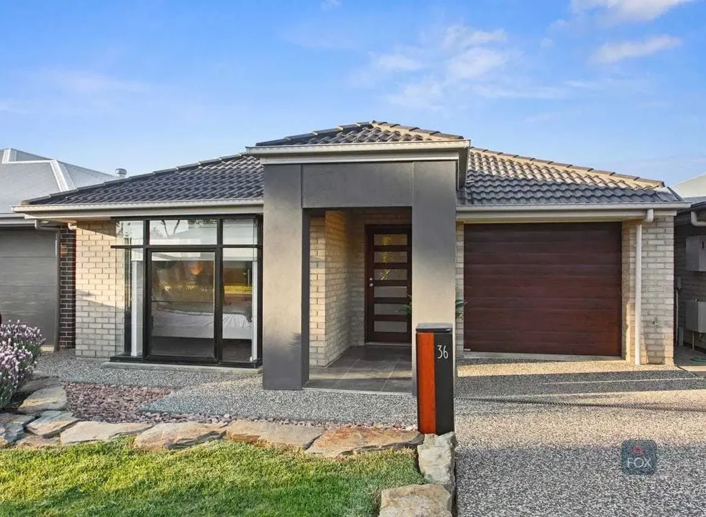Mount Barker 3બેડરૂમ 3 bedroom Torrens Titled home, circa 2020, offering low maintenance and an enviable lifestyle. An ideal investment or perfect home!