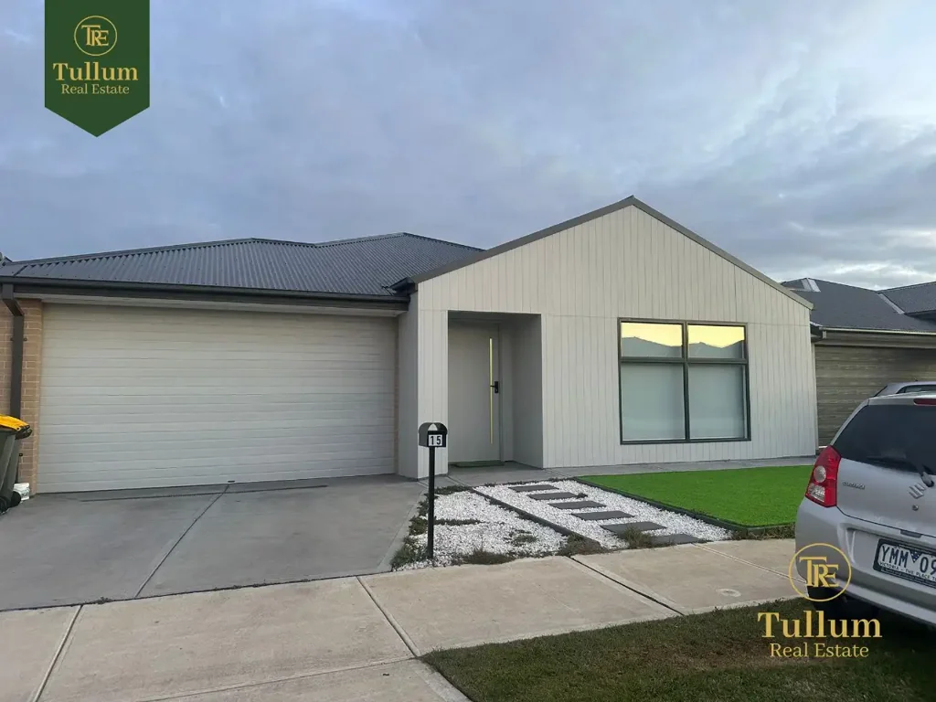 Stylish 4-Bedroom Family Home in Clyde