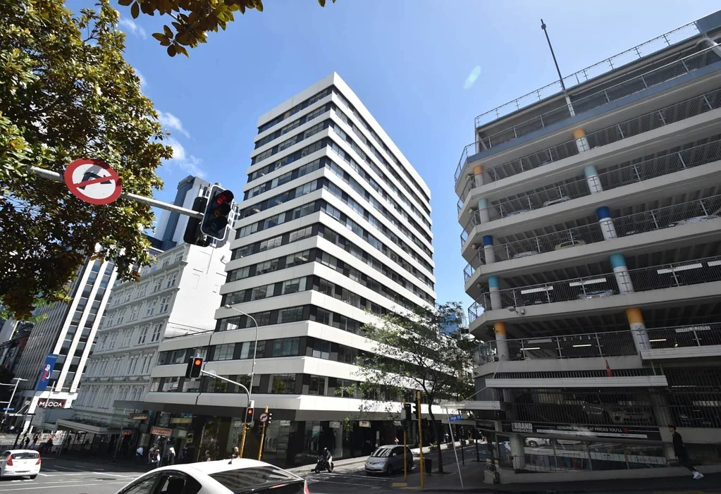 Auckland Central TIDY PROFESSIONAL OFFICES!