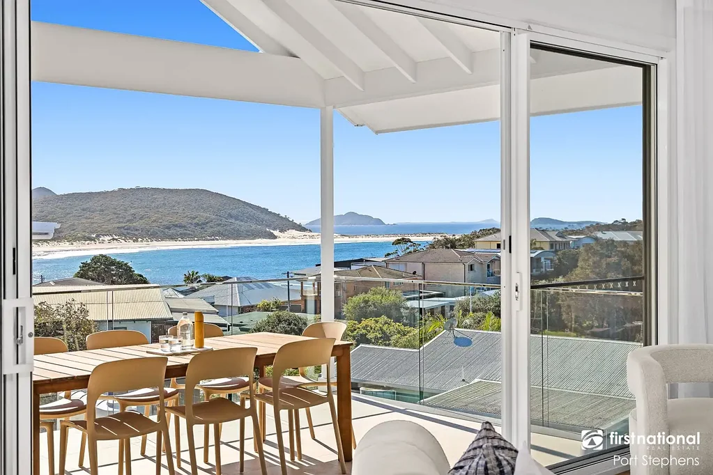 Fingal Bay 4房  THE ULTIMATE ENTERTAINER WITH MILLION DOLLAR VIEWS