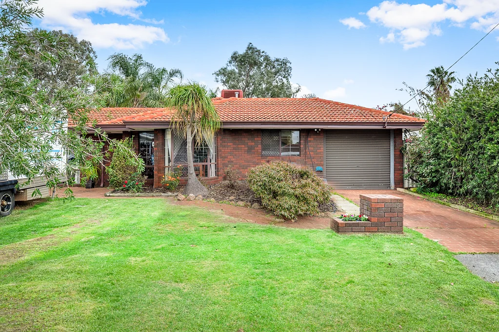 5 Felicia Place, Camillo, WA 6111