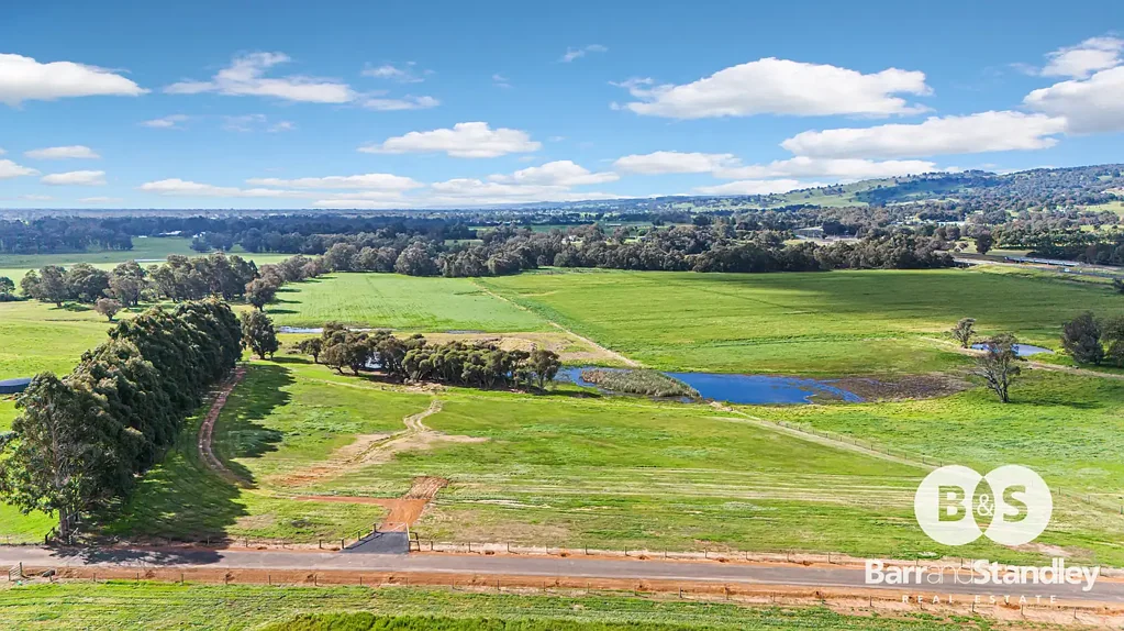 Burekup Country lifestyle with city conveniences!