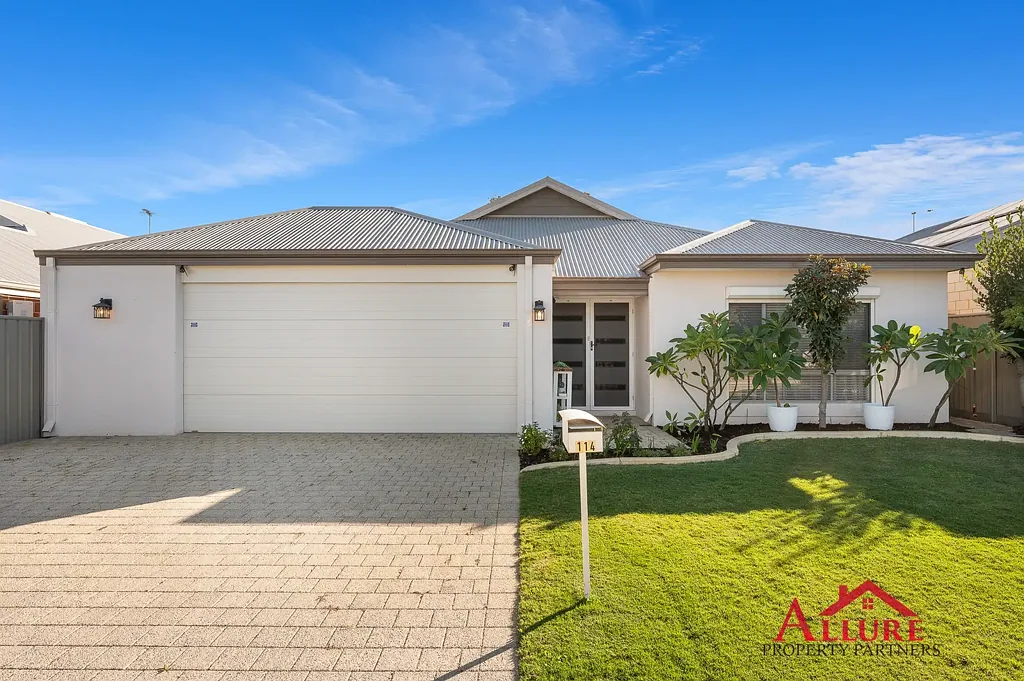 Caversham 4ห้องนอน VIEWINGS BY APPOINTMENT Stylish Family Entertainer with Theatre, Pool & Exceptional Indoor-Outdoor Living