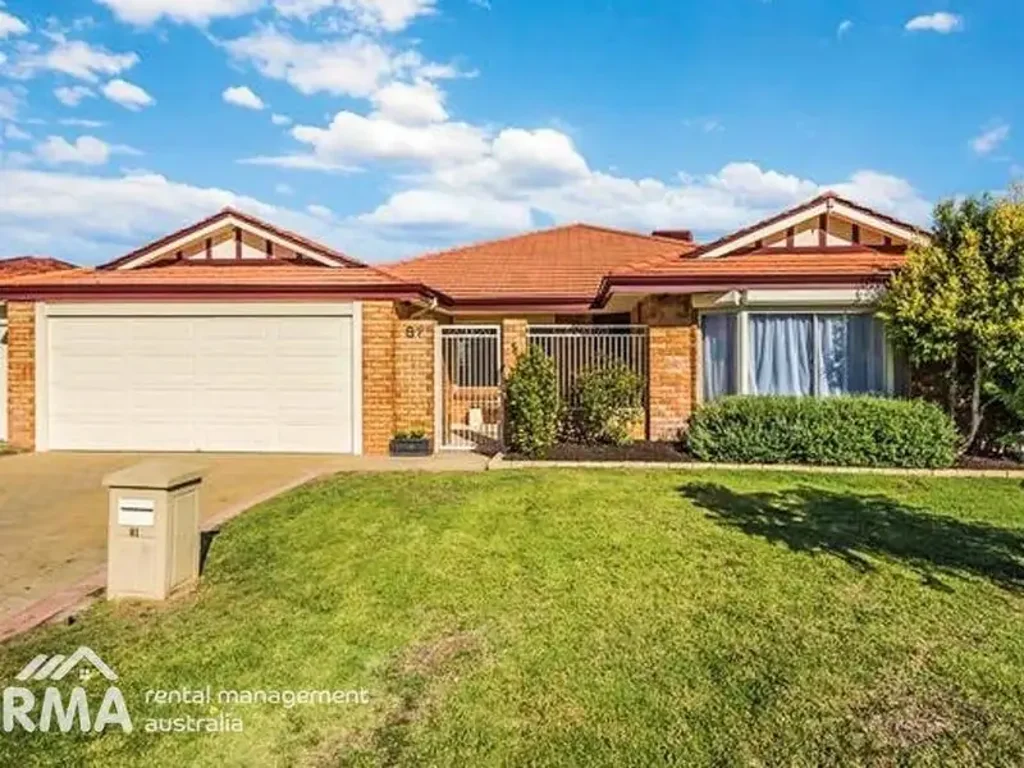Great Coastal Location with Side Access