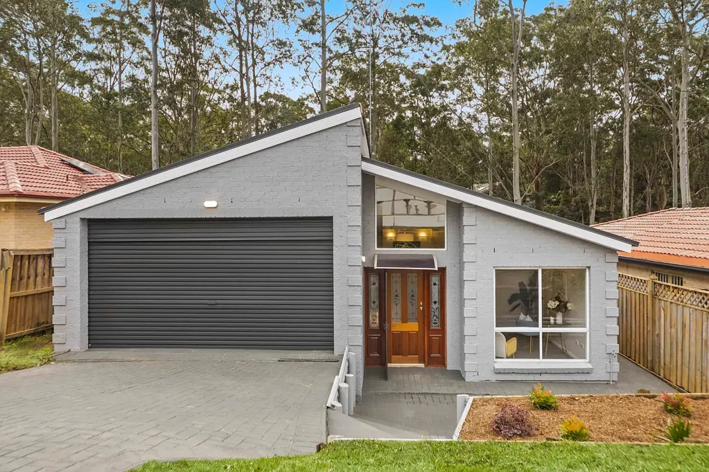 Cherrybrook 4 Bedroom Ideal for busy families, walk to Cherrybrook Technology High School & city-bound buses