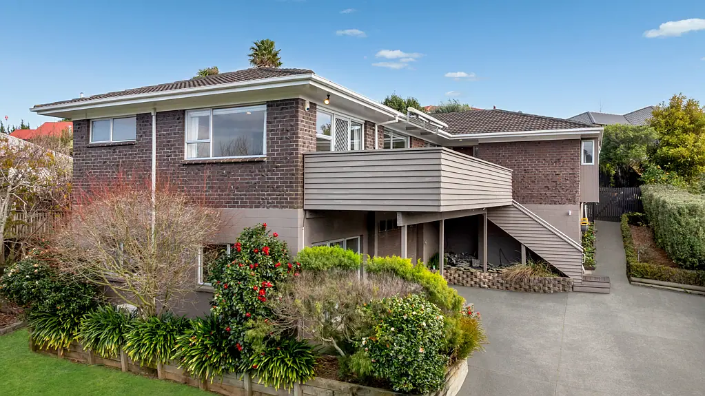 Bucklands Beach 4 Bedroom Big Hearted Family Classic, Zoned for Macleans