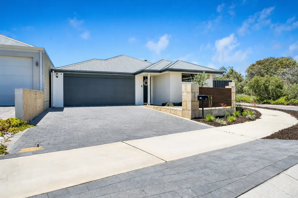 Wanneroo 3房  Refined Living in a Tightly Held Regent Waters