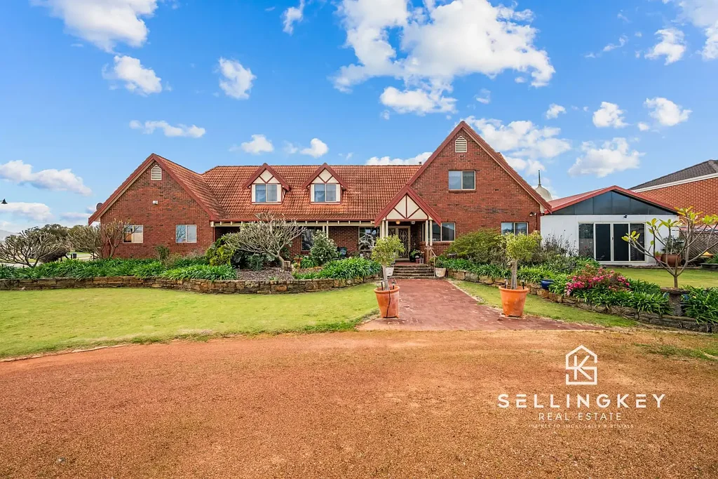 Canning Vale 5 Slaapkamer SellingKey Real Estate presents 1 Piesley Promenade, Canning Vale!