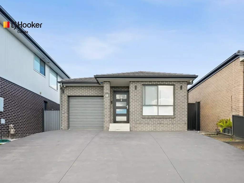 Austral 4Zimmer Stylish Family Home with Enclosed Entertaining Area