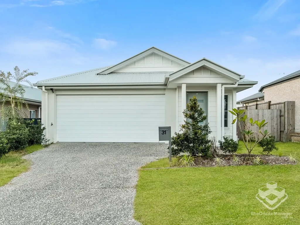 Near New 4 Bedroom Family Home in Covella Estate